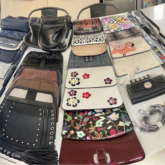 Magnolia and Vine Purse Collection - Picture 2 of 7